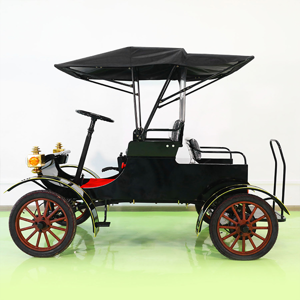 Coche antiguo de tipo abierto