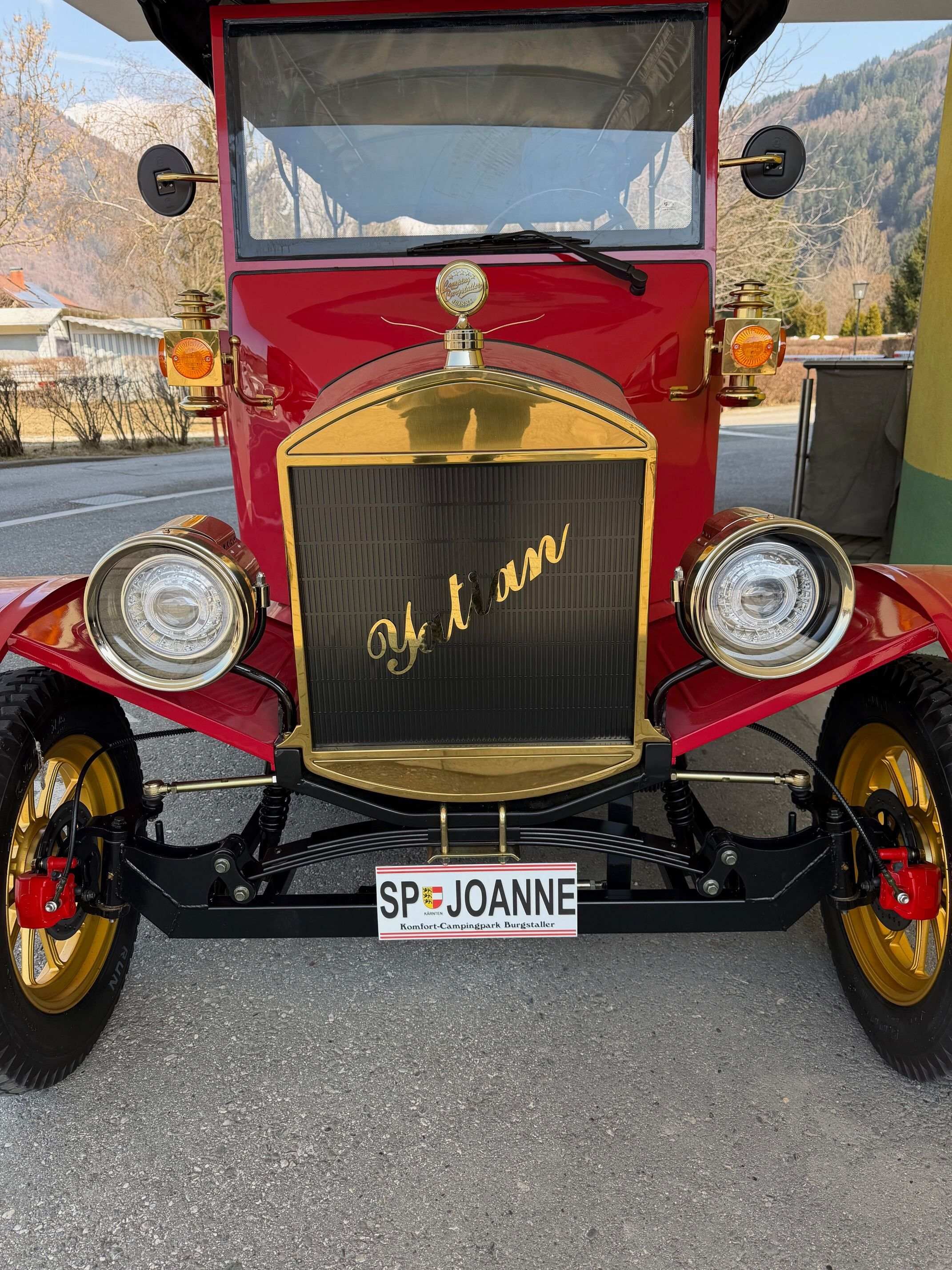 Coche el&eacute;ctrico antiguo de 1903