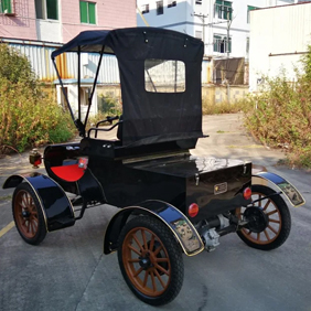 Coche antiguo de dise&ntilde;o &uacute;nico de estilo tradicional