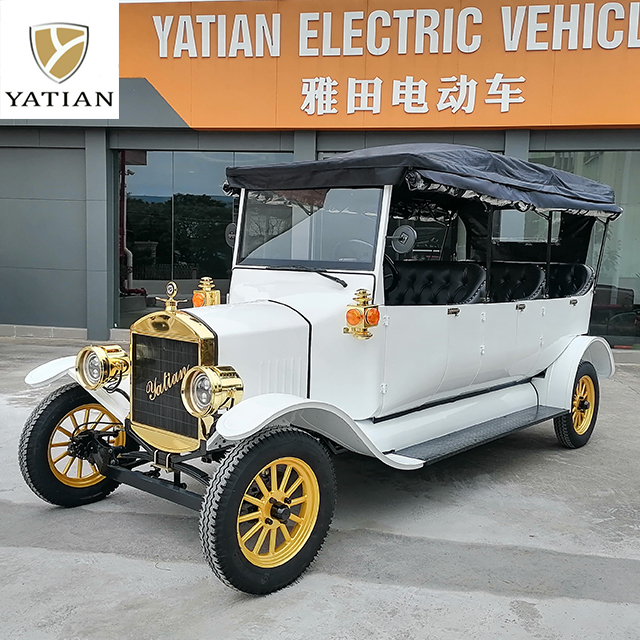 Flota de veh&iacute;culos tur&iacute;sticos el&eacute;ctricos en una ruta tur&iacute;stica